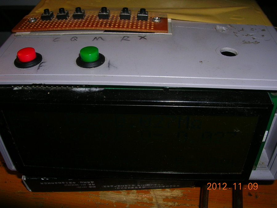 突出红按键频率，绿色按键量程，和LCD显示也是对应的。
