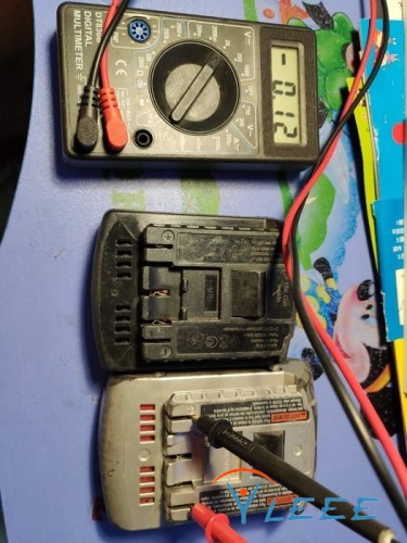 12v和18v电钻电池 充电器 吹尘电机 批头和起子手柄 延长杆 钻夹 美工刀工具袋等大量-9.jpg