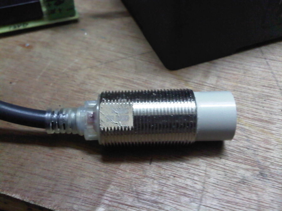 接近开关安装电动车前轮