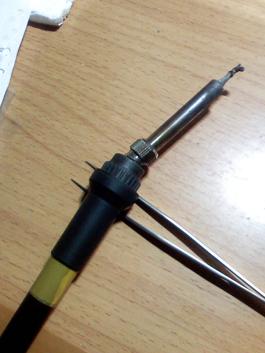 不是电木的吗，怎成塑料的了，山上的东西就是差，不过也不算山上的，有牌子的呢，当年150大洋啊