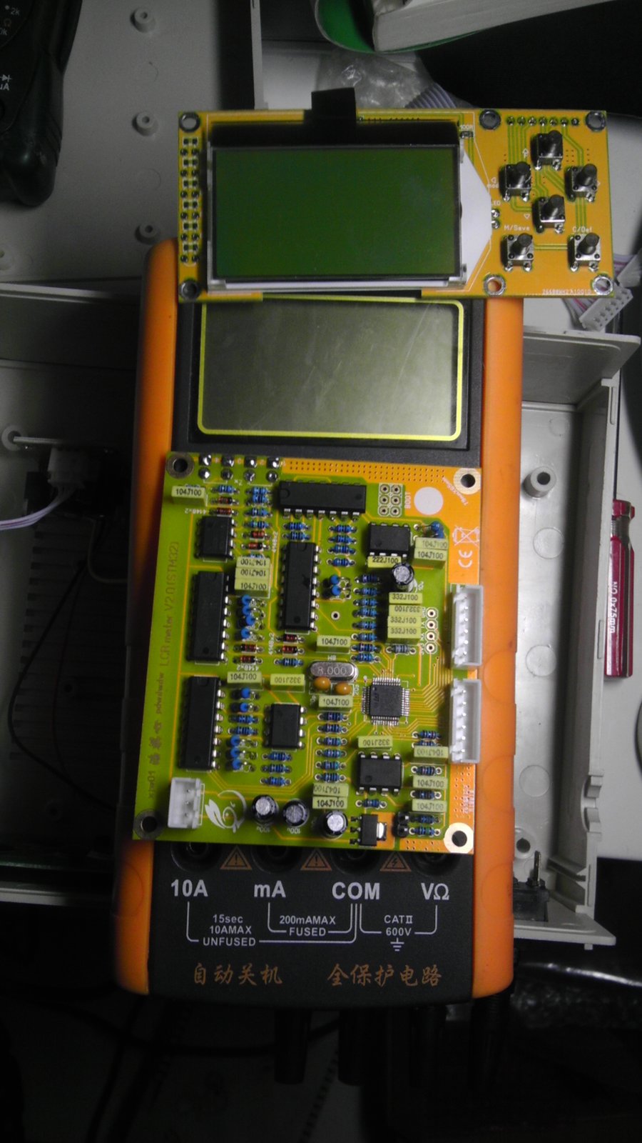 比了下液晶和板子能放进表里去