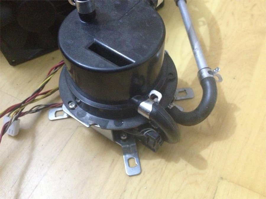 水冷自带水泵  水箱和两个风扇200元b.jpg