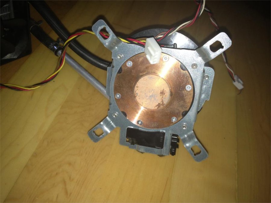 水冷自带水泵  水箱和两个风扇200元d.jpg