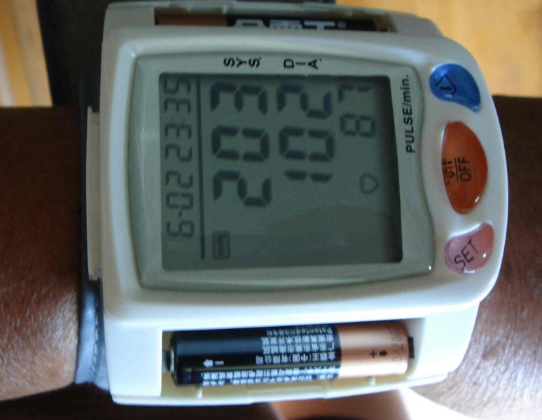 电子血压计 手背！.jpg