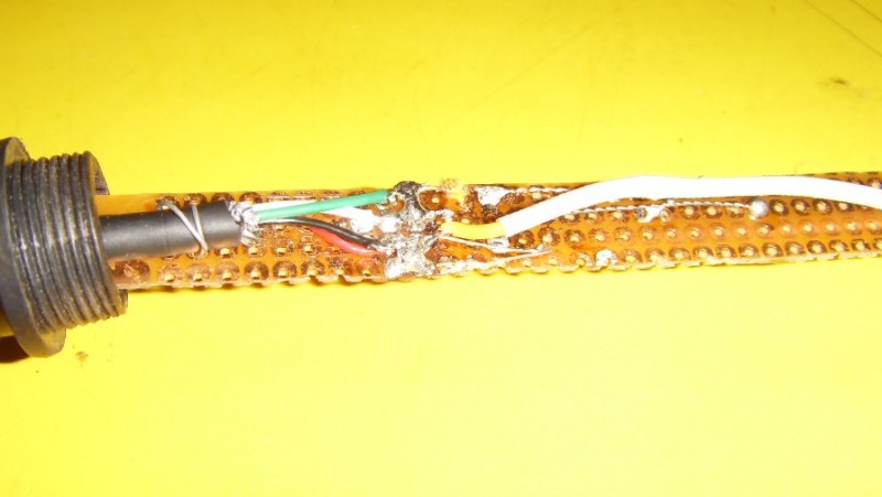手柄里面的PCB也是洞洞板哦.jpg