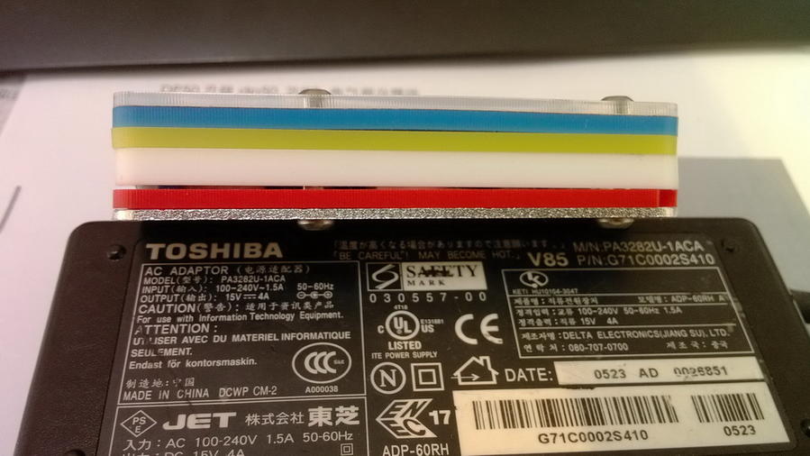 手艺不好，有缝隙，还有，外壳套件里面那两个所料垫片不知道怎么用，100HZ。。。。。