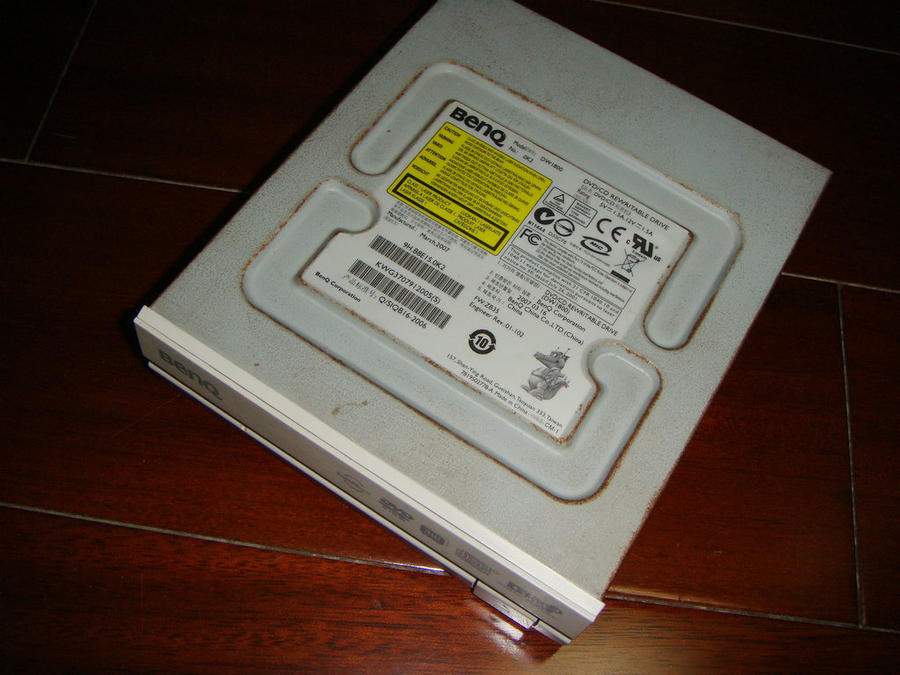 dvd刻录机，刻录功能完好，托盘需要戳出来.JPG