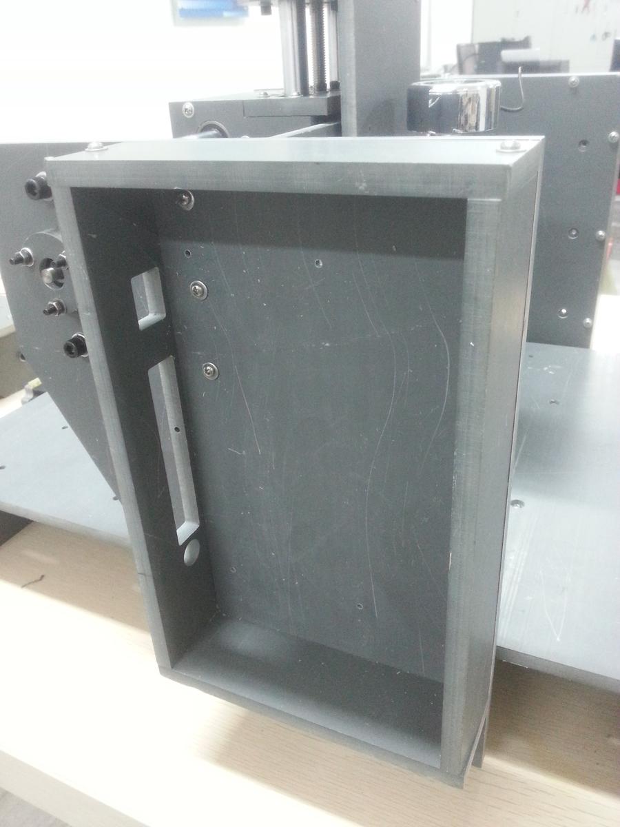 左侧面驱动板盒（上面会盖一个有机玻璃板）