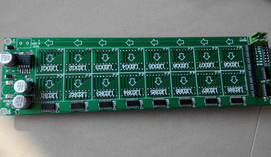 可以12V供电，也可以5V供电或输出给条屏卡