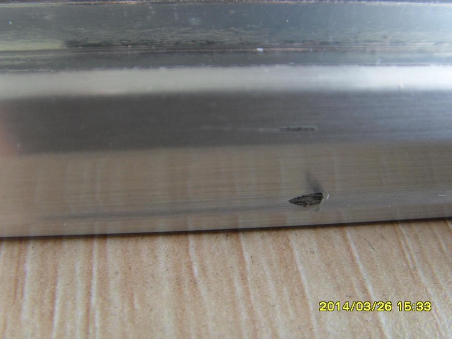 外壳是铁皮压的 外面贴的贴皮