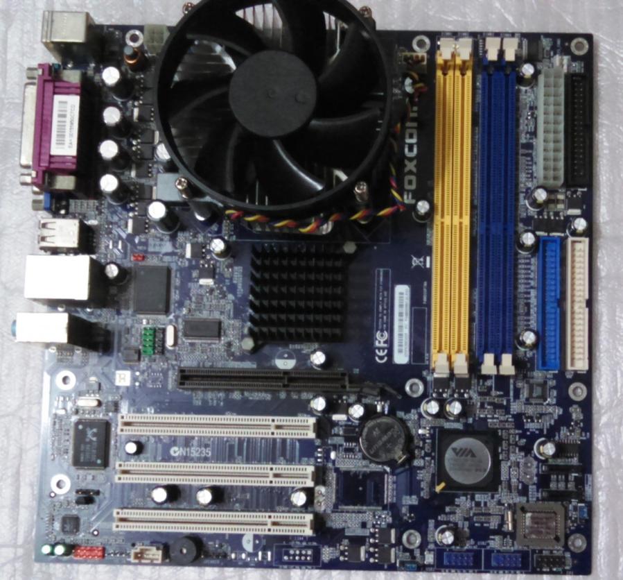 富士康775主板带CD CPU带散热器(1).jpg