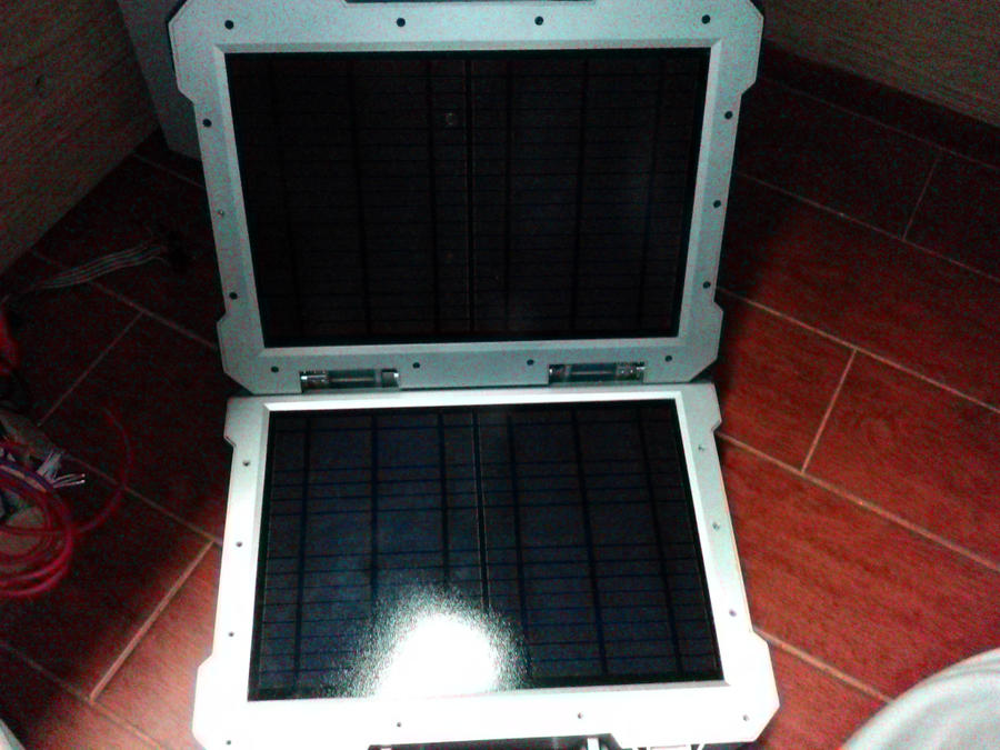 电池是从这个太阳能机器里拆下来的。