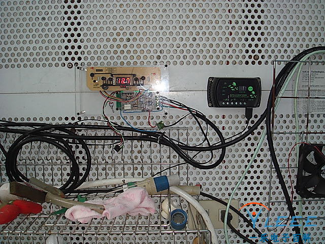 太陽電池控制器01.JPG