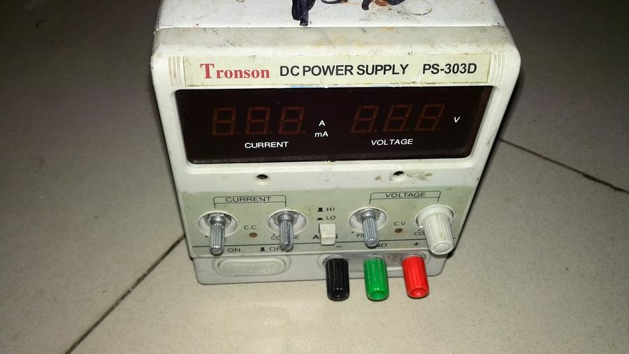 二手电源，前三个电位器全断了，自己换上去的，输出接线端子铜皮也翘了，自己换了接线端子