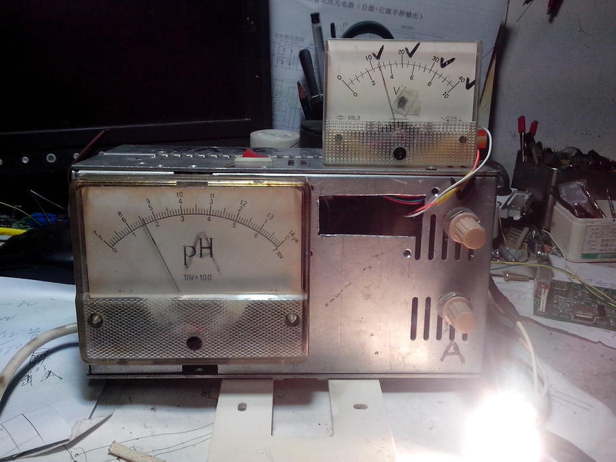 接12V20W负载，电压电流指示