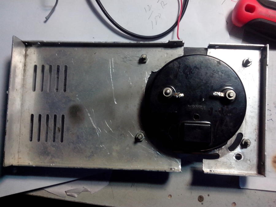 原开关电源盖子不够长，截断后用电流表连起来