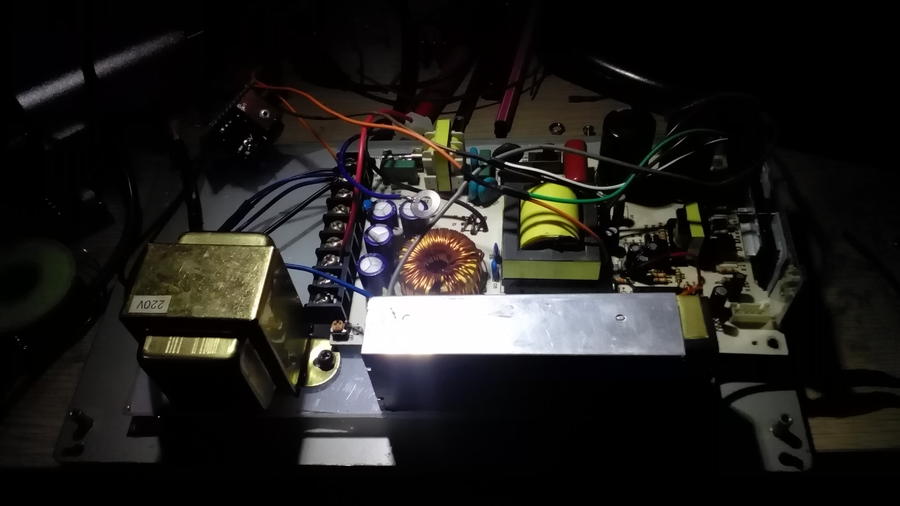 白色盒子是白光烙铁