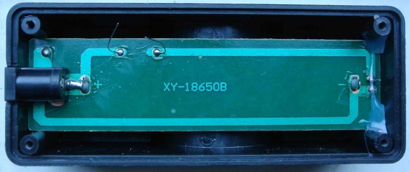 18650锂电池充电座 内部.jpg