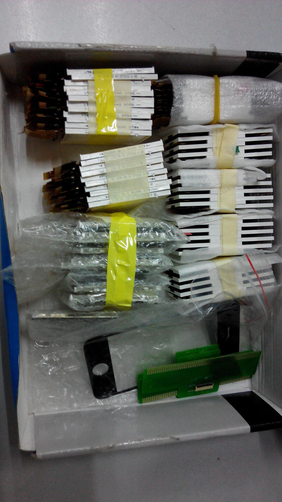 80PCS左右 1.8TFT 有资料,有例程,屏有显示全黑画面时有2-3个坏点,80元全出,有10左右2.0是无问题的.100元包 ...
