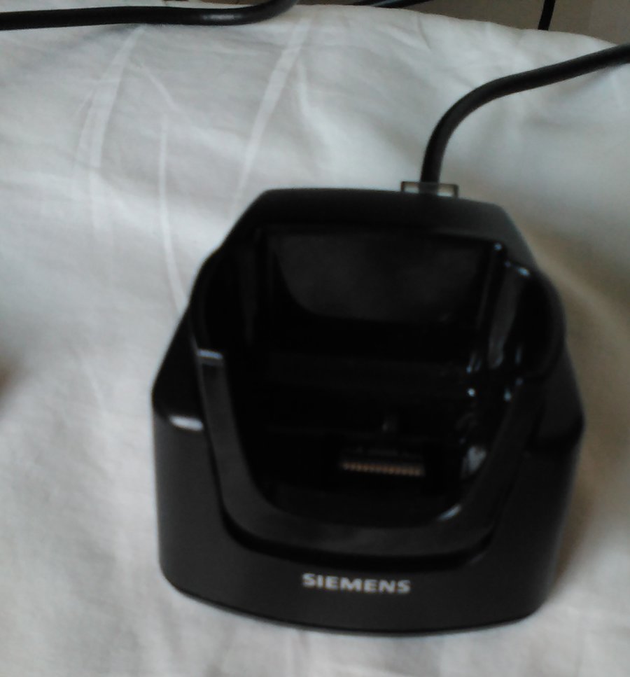 坛友送的充电器。