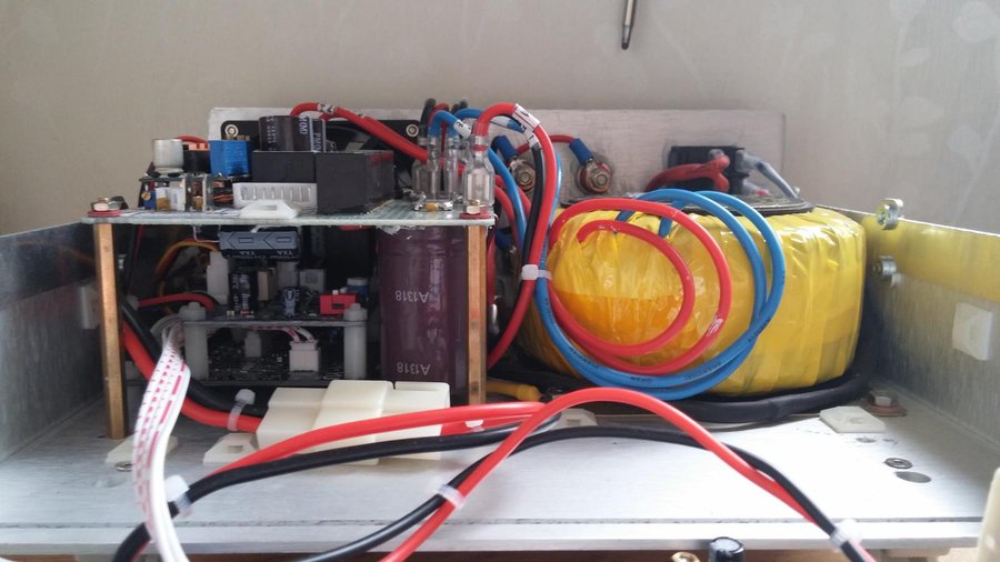 上面电源， 中间风扇控制， 底层黑武士