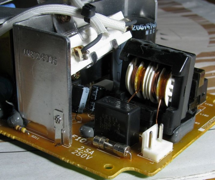 白色110v插座，电容耐压270v