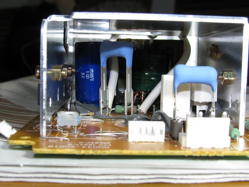 右边插座接电池