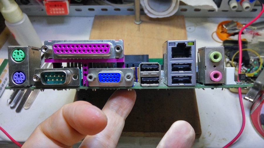 块凌动工控小主板n230的u512m的内存带4个sata口无数的串口和一个并口