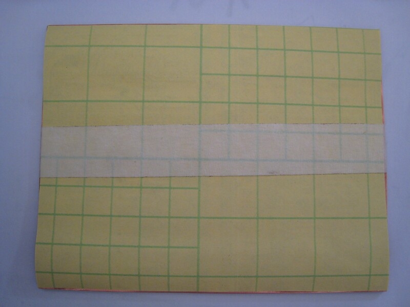 用纸胶带压紧粘好