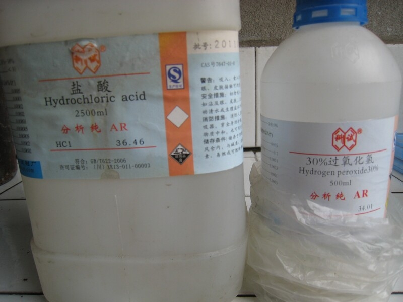 修复好以后。就要用到今天的主角了。双氧水和盐酸