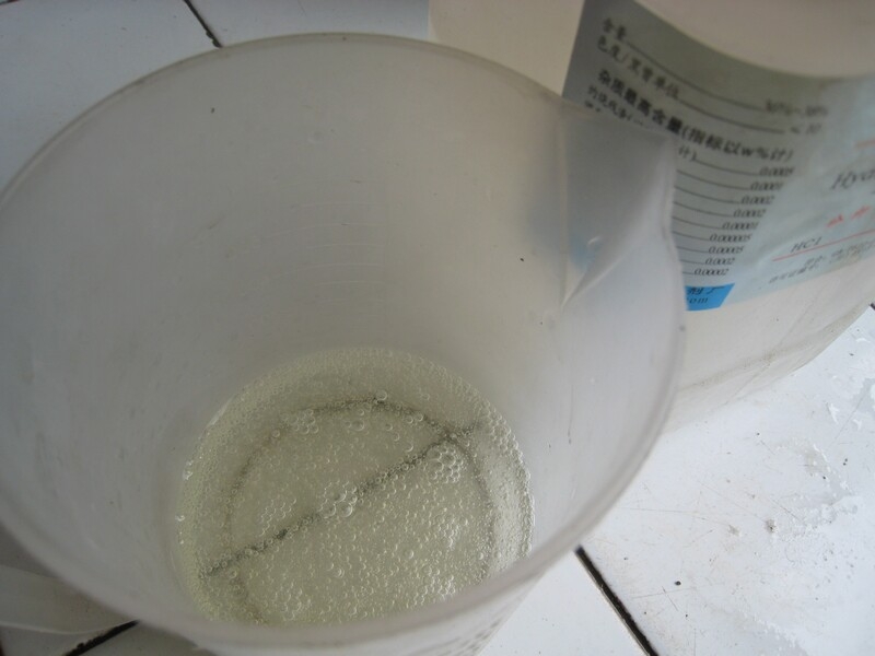 看看杯中的双氧水