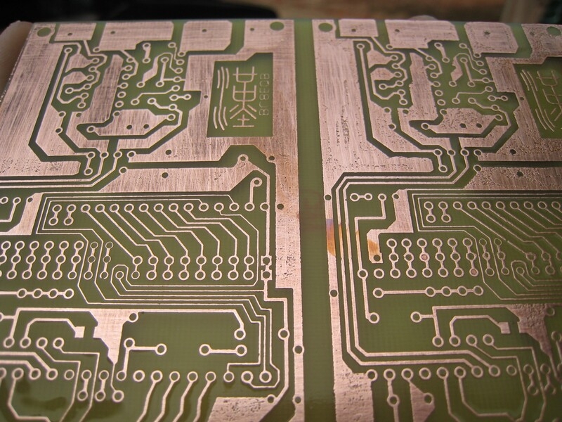 拿出用清水清洗，用钢丝球轻轻把碳粉和油性笔擦掉