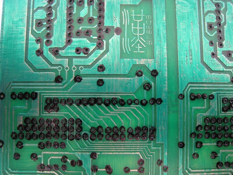 用这前修补的油性笔做焊盘