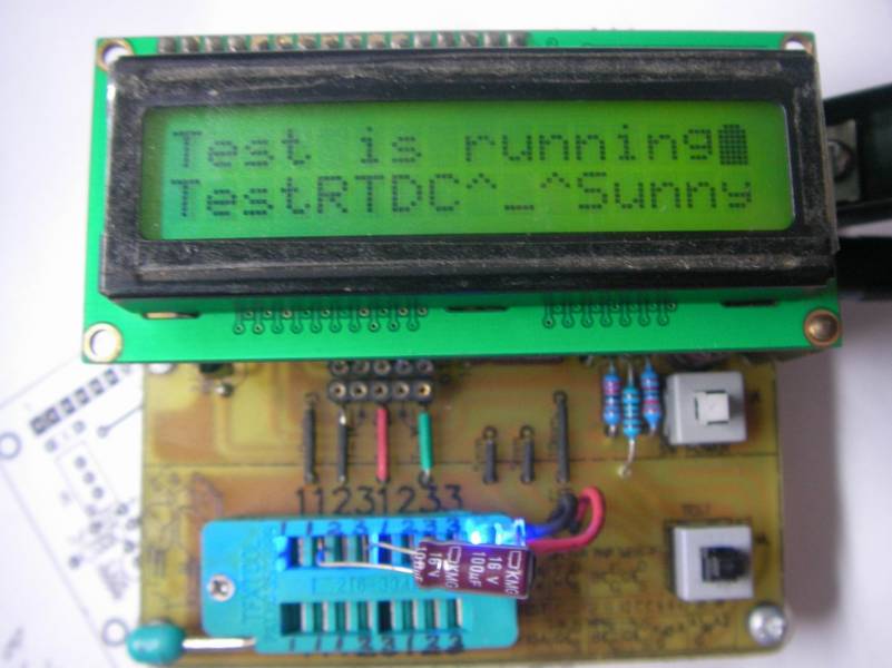 ATMEGA8测试仪实物正在测试100UF电容过程2.JPG