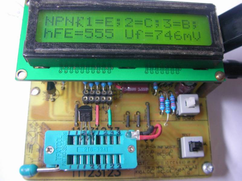 M8测试仪实物测试东芝2SC2240BL＝555HFE倍数.JPG