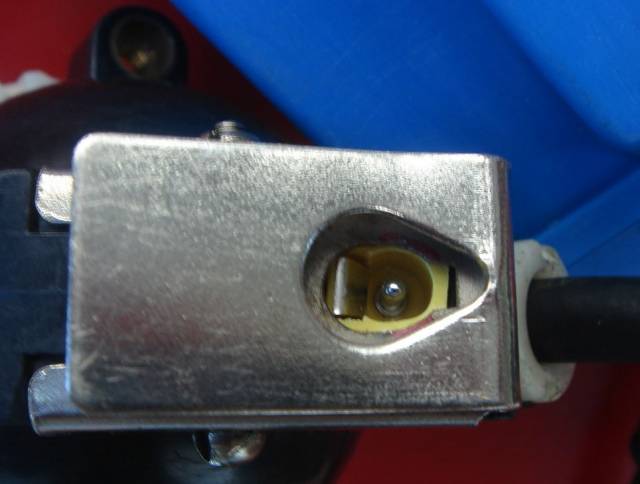 矿灯·蓝色：充电端子(加插座)13 引出线加座安装完成.jpg