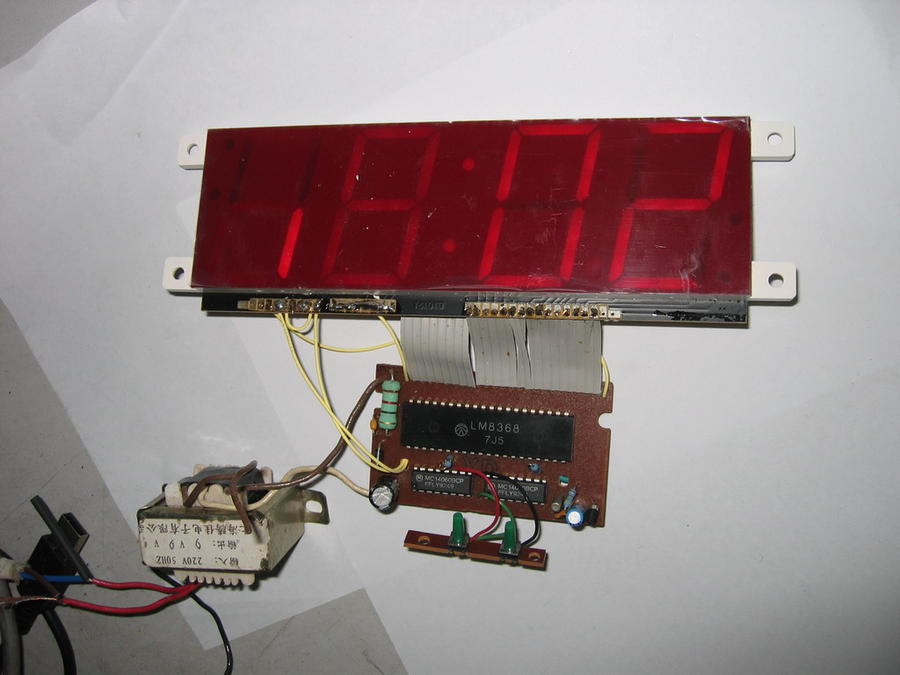 换屏后左边两位显示异常，右边两位正常。