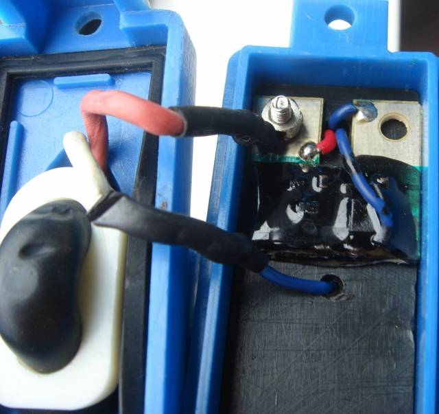 蓝色矿灯 电池盒打开 2.jpg