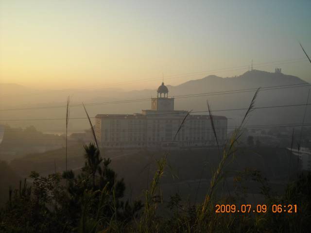 学校的图书馆+宿舍