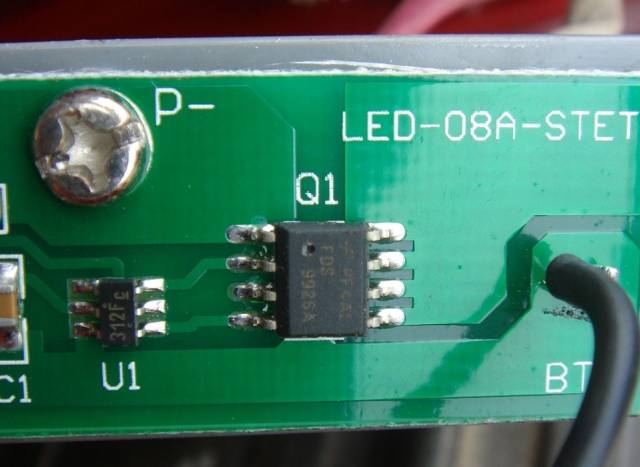 红色矿灯电池盒 保护板？芯片 1 .jpg