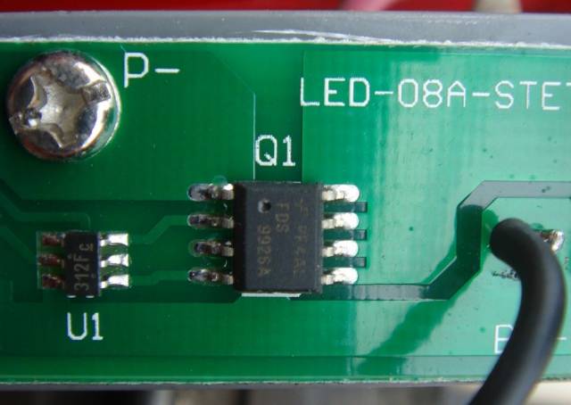 红色矿灯电池盒 保护板？芯片 2.jpg