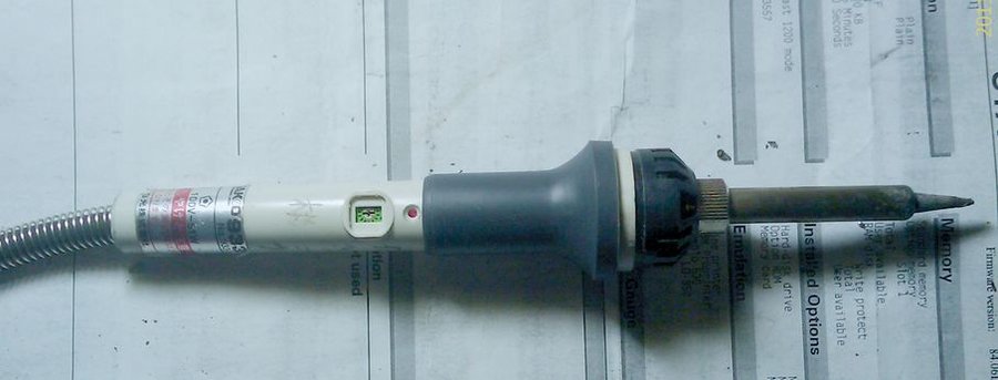 修好的933烙铁正在加热