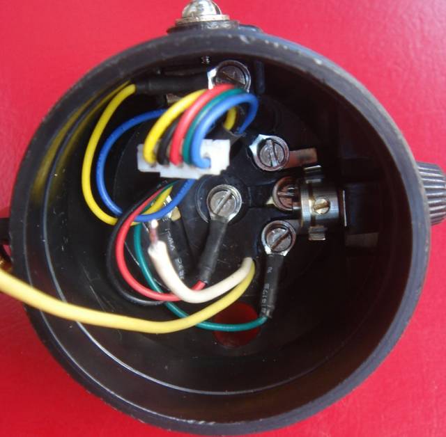 矿灯(红色+蓝色) 利用“挂钩”下面的负极位置 引线从孔穿入 剪断.jpg