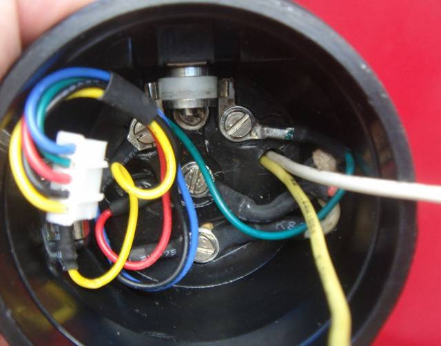 矿灯(红色+蓝色) 利用“挂钩”下面的负极位置 引线从孔穿入.jpg