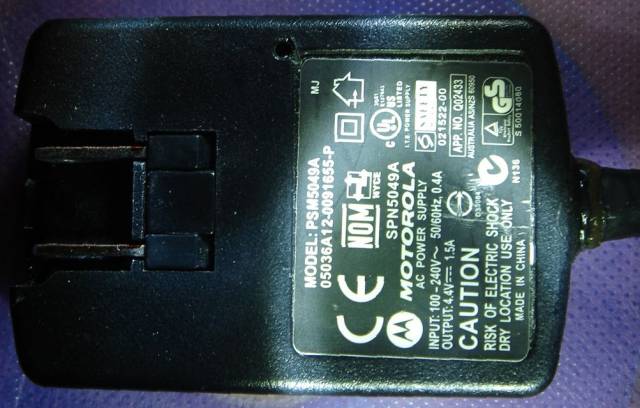 摩托罗拉 4V4-1A5 适配器.jpg