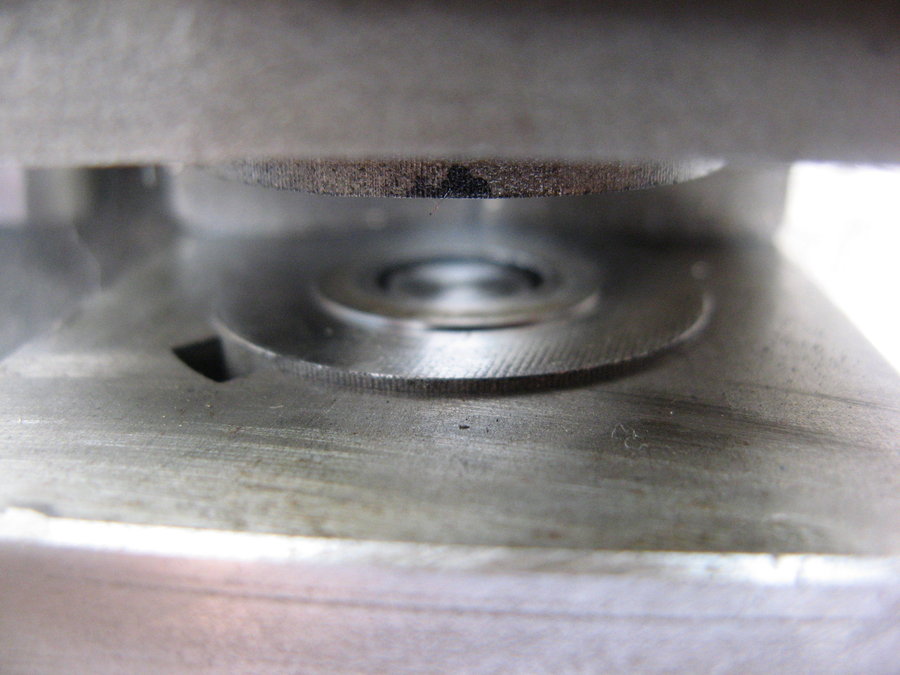 尾按拉伸模内部