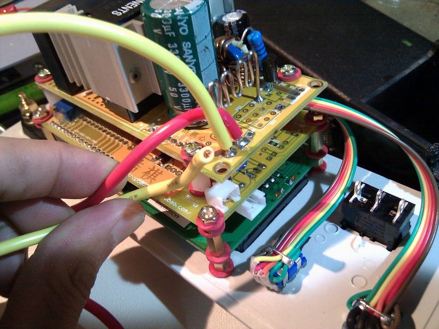 2.5平方线。做输出连接线，呵呵。真奢侈