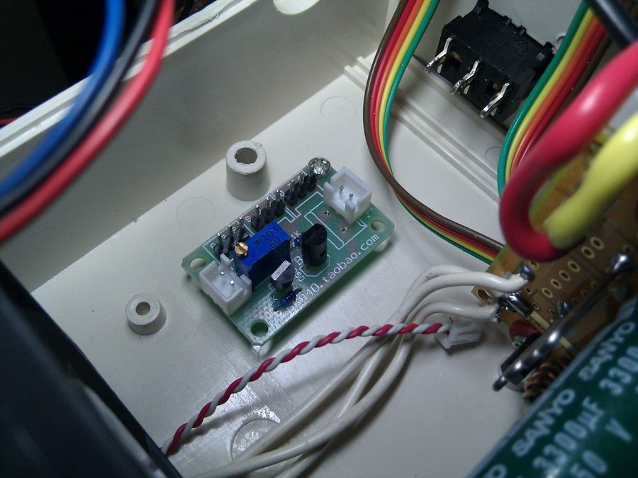 另外的温度控制。原来板上的功率太小了。，这个大点。可以控制3路风扇。