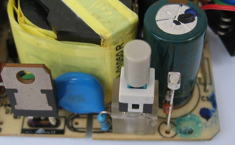 新加入的15V，24V电压切换开关.jpg