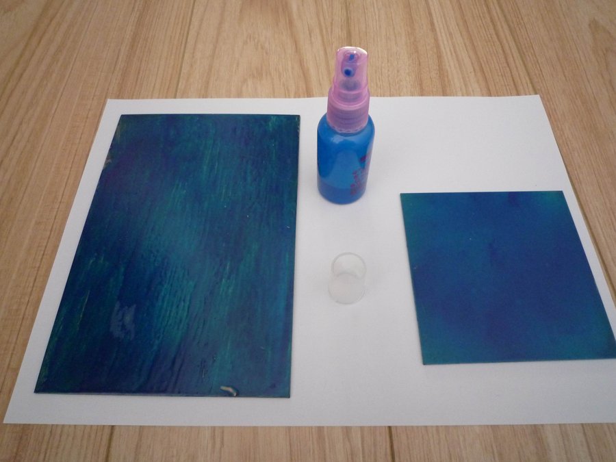 左边板是用油画笔涂的。右边板是喷涂的